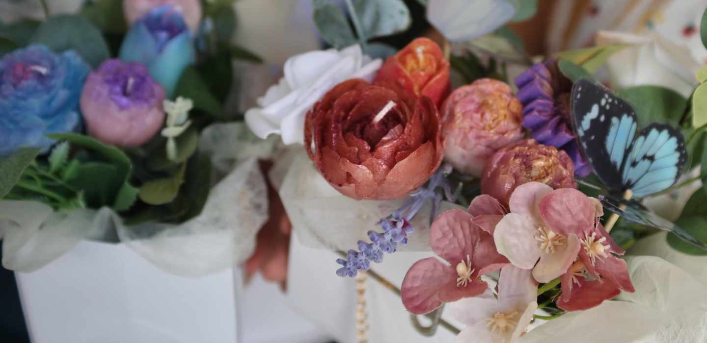 Entwurf einer botanischen Kerze und eines Blumenstraußes in Mailand