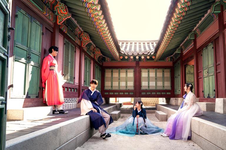 Seoul: Modern Hanbok Dress Photoshoot Gyeongbokgung Palace