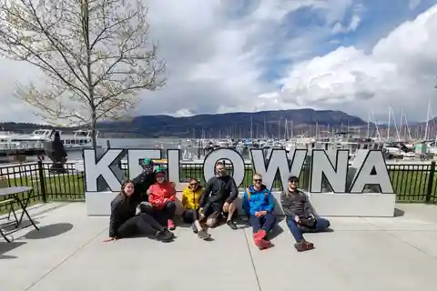 Kelowna: Guided E-Bike City Highlights Tour