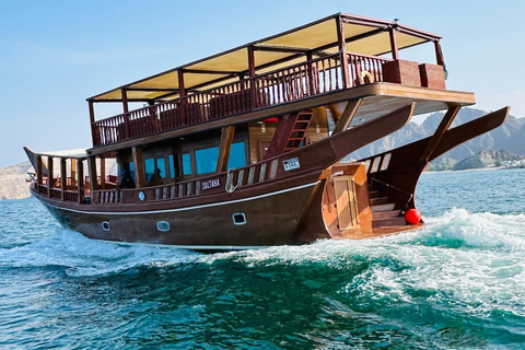 Bandar Khayran: Omaanse dhowcruise met snorkelenTour met ophaal- en terugbrengservice naar je hotel