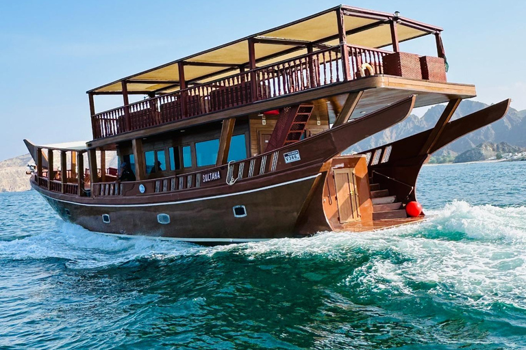 Bandar Khayran: Omani Dhow Cruise With Snorkeling Tour without Hotel Transfers
