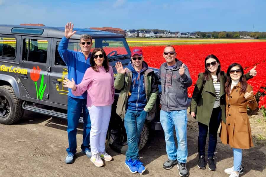 Von Lisse aus: Landrover Tour um den Keukenhof und die Blumenfelder. Foto: GetYourGuide