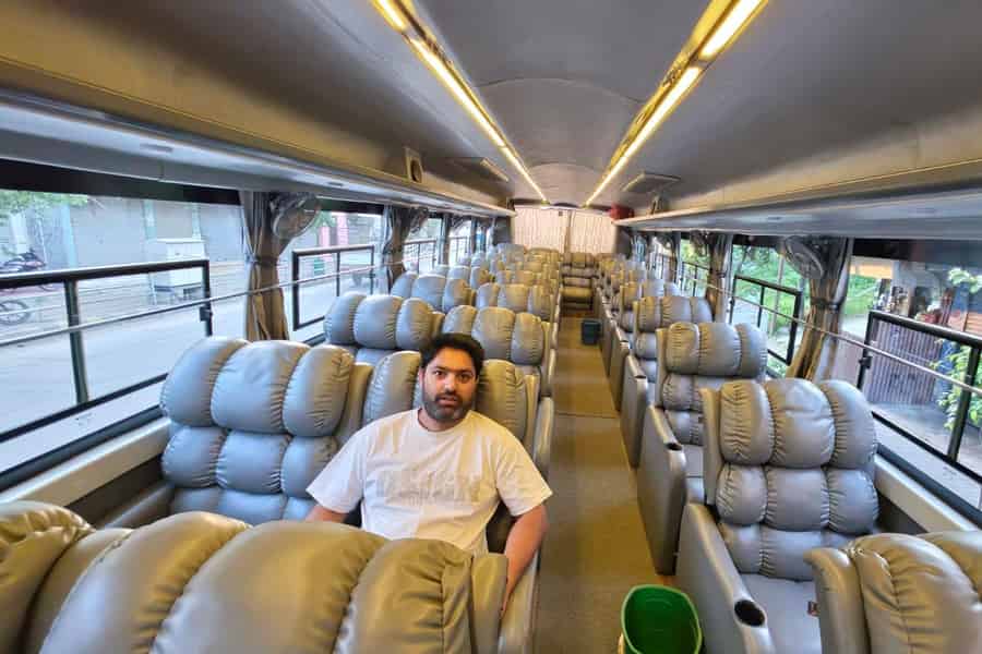 Pokhara: Busticket nach Kathmandu mit VIP-Luxus-Sofasitzen. Foto: GetYourGuide