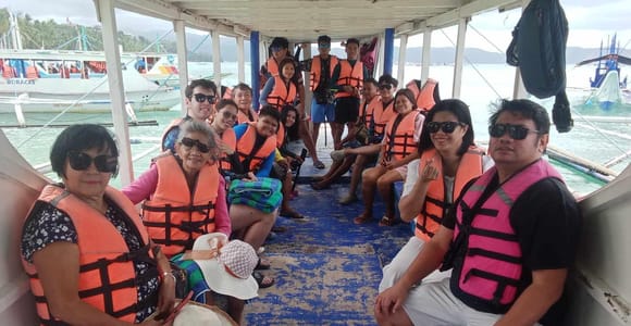 Boracay: Island Hopping w/ Lunch, Parasailing, Crystal Cove