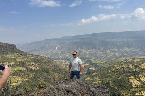 Addis Abeba: 17-tägige Tour zu den Bale Mountains und ins Omo-TalAddis Abeba: 17-tägige Tour zu den Bale-Berge und ins Omo-Tal