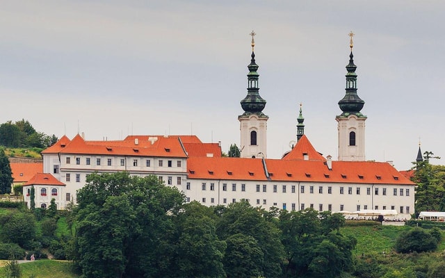 Strahov Monastery: Private Library Halls & Art Gallery Tour
