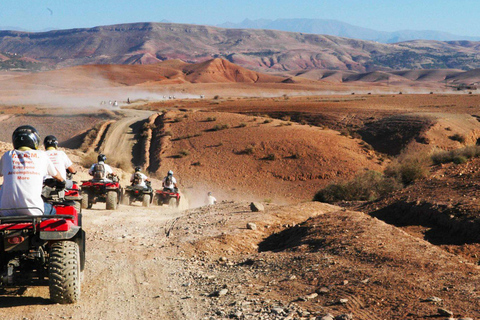 Marrakech: Giro nel deserto di Agafay in quad e cammello con cena spettacolo