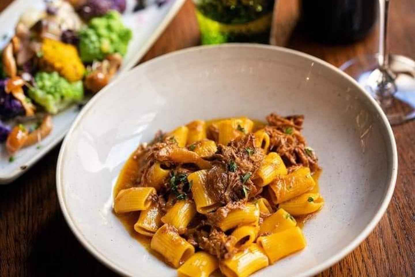 1000 Anni di Storia! Tour Gastronomico Serale a Piedi