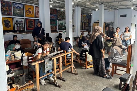 Borobudur VIP Sunrise Experience & Batik Making Class - Image 2