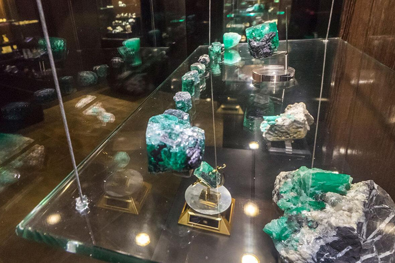 Bogotá: In Search of the Perfect Emerald, the Best Souvenir from Colombia
