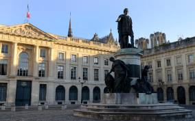Reims : city-center discovery tour and champagne tasting