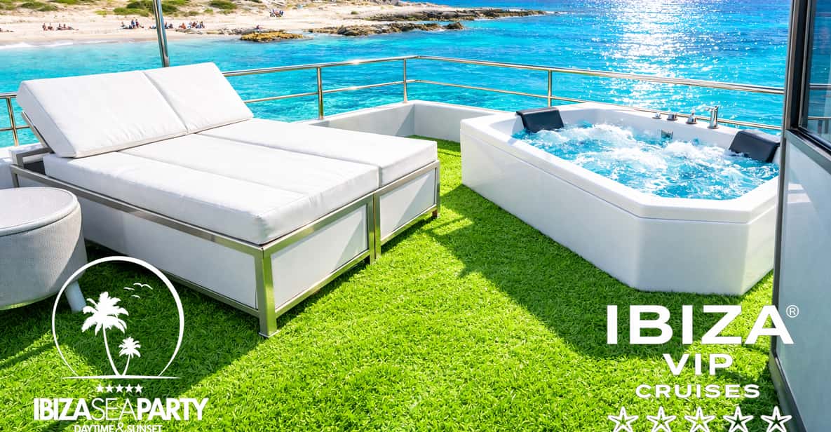 Afbeelding 1 van Ibiza: VIP-feest op een catamaran met DJ, open bar, paella en discotheken