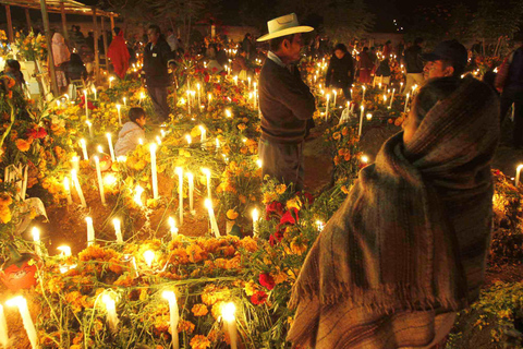 The Last Night: Farewell at the Tlalixtac and San Felipe Cemeteries The Last Night: Farewell in the Cemeteries of Tlalixtac and San Felipe