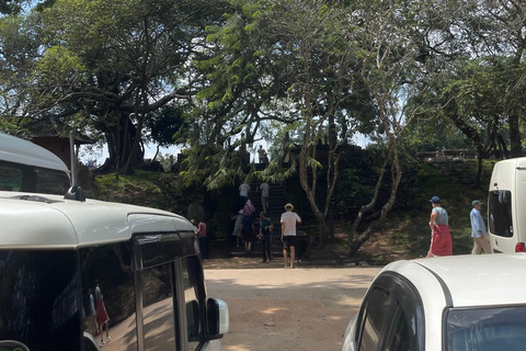 Sigiriya: Polonnaruwa City Bicycle Tour and Jeep Safari