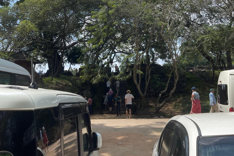 Sigiriya: Polonnaruwa City Bicycle Tour and Jeep Safari