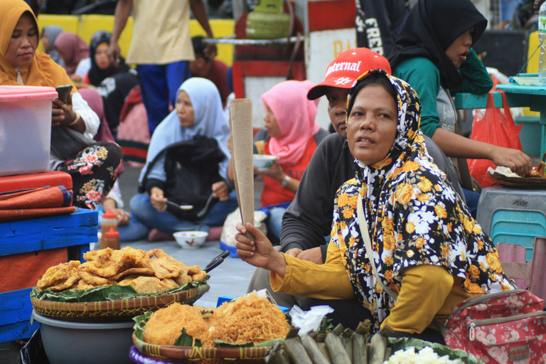 Yogyakarta: Morning Breakfast and Market Experience Morning Breakfast and Market Experience with Walking Tour