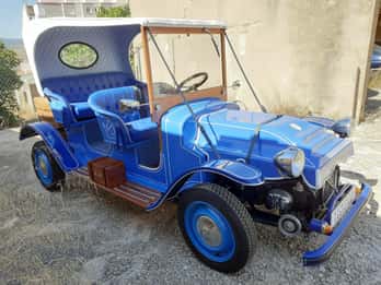 Benidorm: Modern carriage tour to Museo del Motor