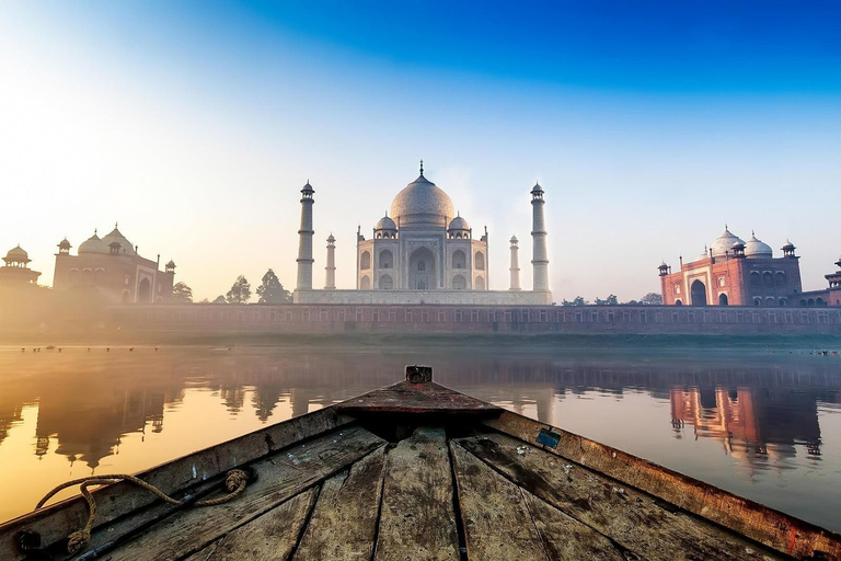 Visita guiada sin colas al Taj MahalVisita guiada en coche al Taj Mahal sin hacer cola