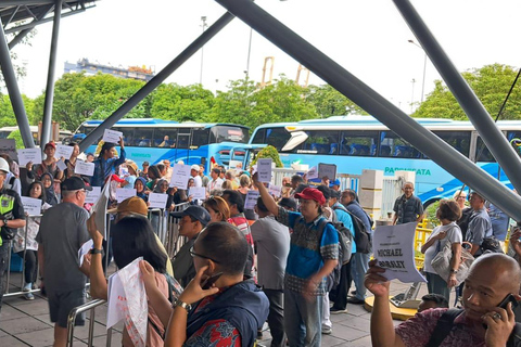 Jakarta: Private Car Charter with Professional Driver by Van