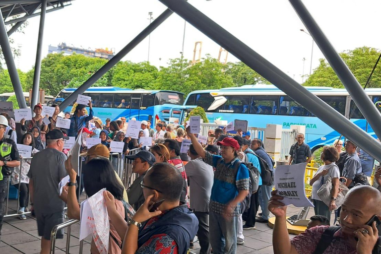 Jakarta: Private Car Charter with Professional Driver by Van