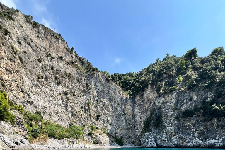 Capri: Secret Corners Boat Tour with Local Skipper