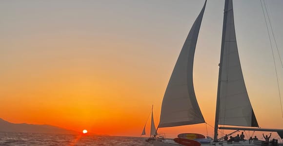Heraklion: Sunset Sailing Cruise to Dia Island with Snorkeling