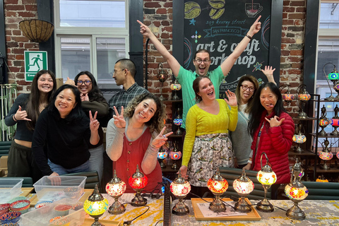 San Jose: laboratorio di lampade a mosaico turcheSan Jose: Laboratorio di lampade a mosaico turche