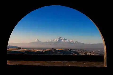 Yerevan to Tbilisi Day Tour: Unveiling Transcultural Wonders