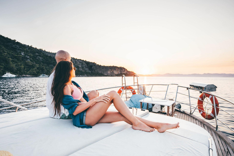 Antalya:Relax Boat Tour with Crystal Waters & Swimming Stops