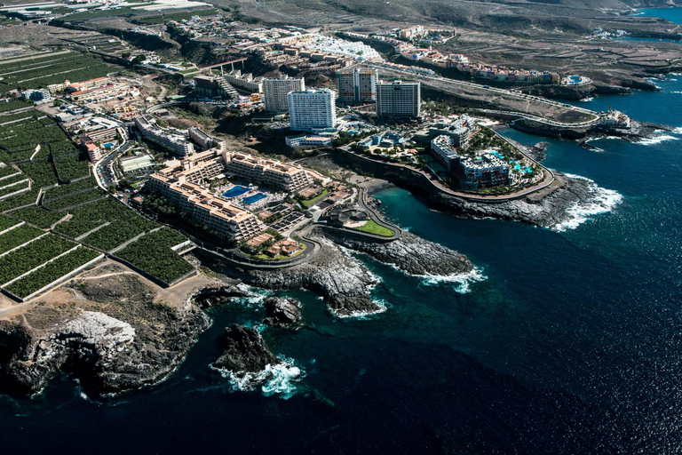 Adeje : Vol panoramique en hélicoptère à TenerifeVol de 12 minutes sur les plages et les ravins