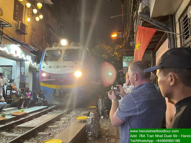 Hanoi Train Street +Best Street Food eating in old quarter