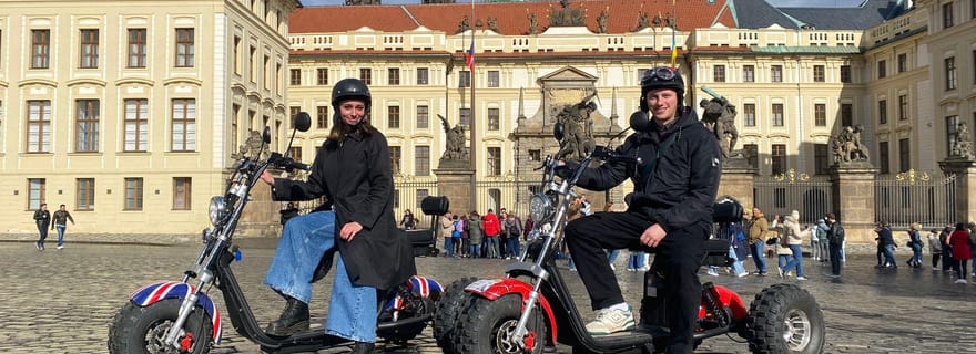Visite guidée de Prague en triporteur électrique - Live Guided