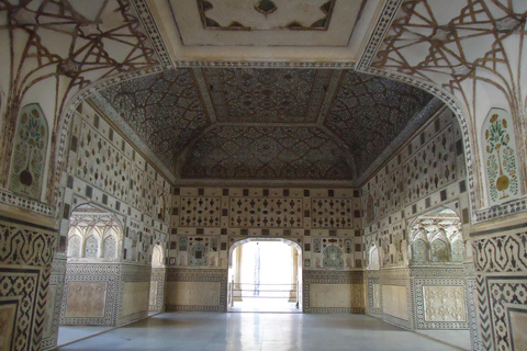 Highlights of Jaipur City on a Full Day Tour by Private CarJaipur: Highlights of Jaipur City on a Full Day Tour