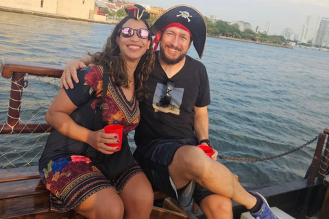 Cartagena: Walking tour & Sunset Pirate Ship Cruise