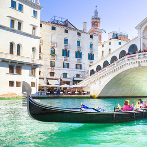 Venice: Private Gondola Cruise for up to 5 Passengers