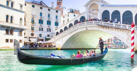 Venice: Private Gondola Cruise for up to 5 Passengers
