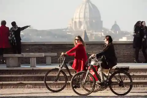 Rome: Panoramic Off-the-beaten-track Cannondale E-Bike tour