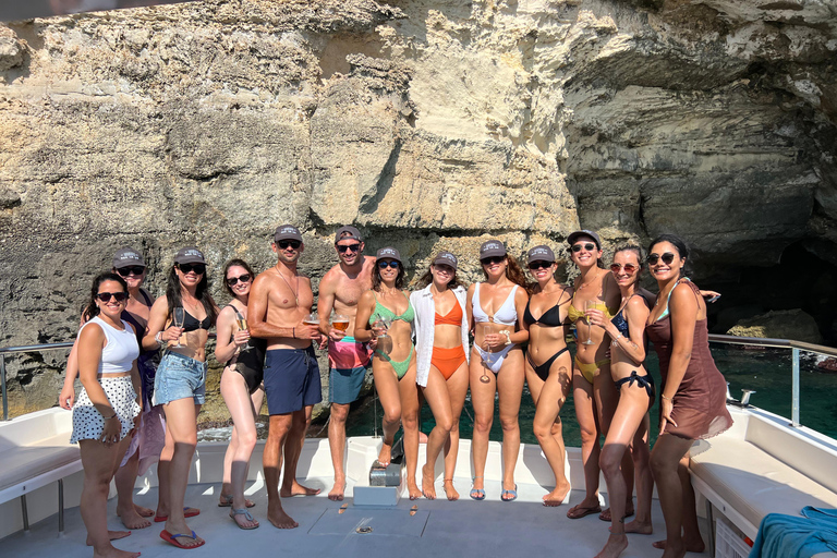 Palma: Deluxe Catamaran with Snacks, Drink, SUP & Snorkeling