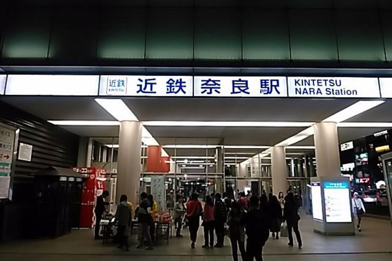 Nara: passeio ao entardecer com caligrafia e lanternasNara: caminhada ao entardecer com caligrafia e lanternas