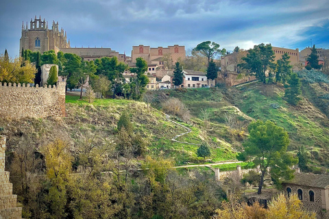 Discover Toledo, the City of Three Cultures, with a guided tour for adults and kids Discover Toledo, the city of 3 cultures, with a guided tour for adults and children