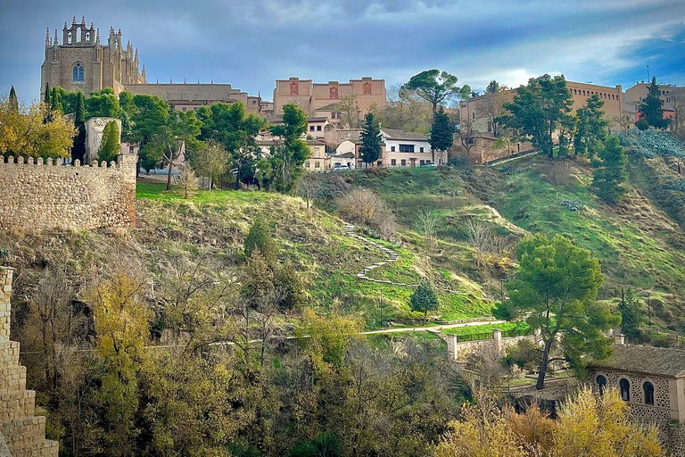 Discover Toledo, the City of Three Cultures, with a guided tour for adults and kids Discover Toledo, the city of 3 cultures, with a guided tour for adults and children