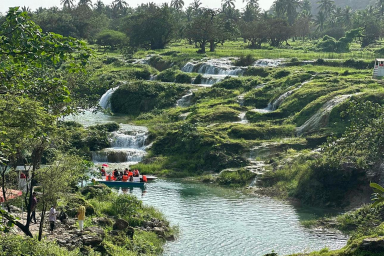 Salalah: Wadi Darbat, ,Teeq-Höhle - Baobou-Bäume Tour