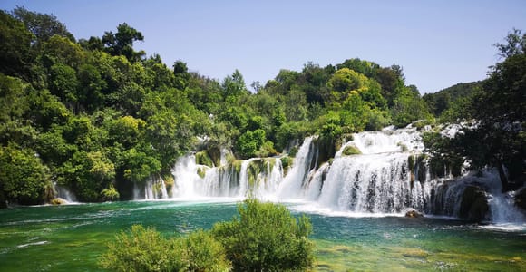 Makarska: Tagestour zum Nationalpark Krka mit Besuch in Šibenik Makarska: Tagestour zum Nationalpark Krka mit Besuch in Šibenik