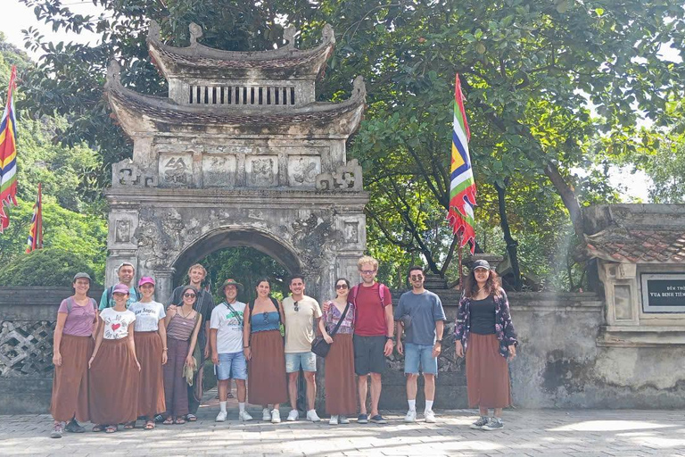 从河内出发：宁平吉普车探险之旅（华闾、长安、木阿）From Hanoi: Ninh Binh Jeep Adventure – Hoa Lu, Trang An, Mua