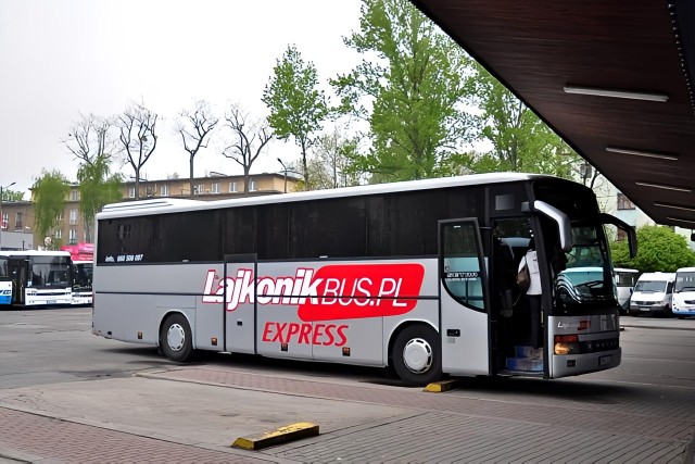 Visit Krakow 1-Way Bus Transfer to/from Auschwitz-Birkenau in Bielsko-Biala, Poland