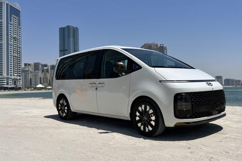 Dubai/Abu Dhabi: Private Transfer Service with tour guide