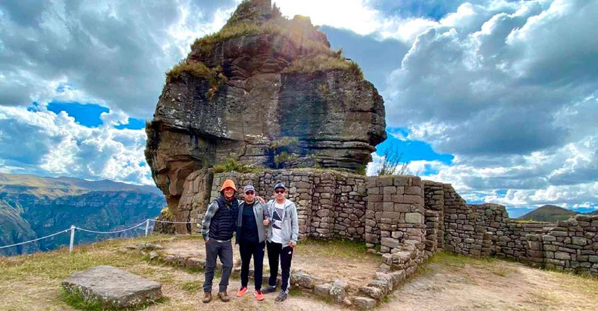 From Cusco, 2 days excursion to Waqrapukara - Housity