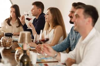 Nizza: Interaktive französische Weinprobe. 8 Weine und Käse