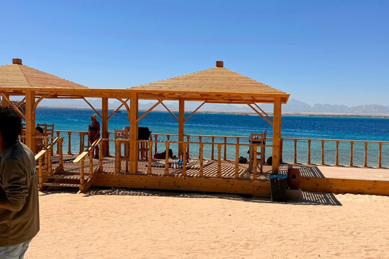 Hurghada: Private Speedboat to Magawish Island 8-hour Private Speedboat With Lunch