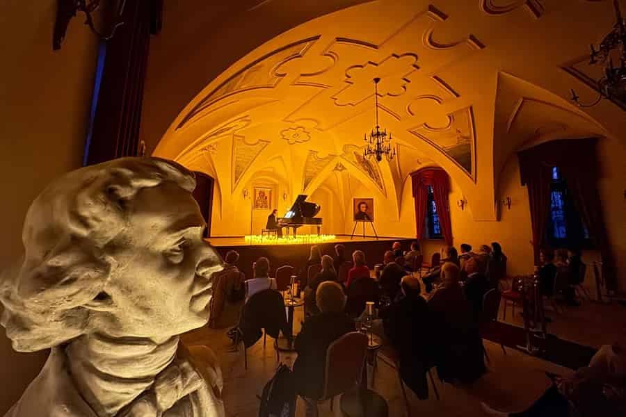 Krakau: Klaviertrio Chopin & Friends Konzert VIP mit Wein. Foto: GetYourGuide Krakau: Klaviertrio Chopin & Friends Konzert VIP mit Wein. Foto: GetYourGuide